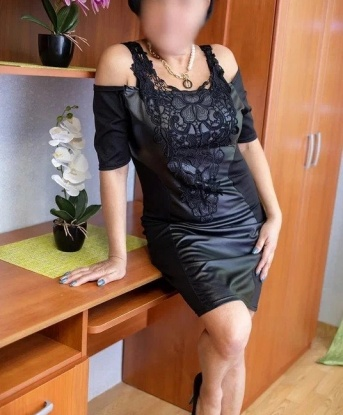 Огненная брюнетка с шаловливыми глазами и горячим темпераментом приглашает в гости для интимных утех. Яркая, страстная и развратная - я помогу тебе расслабиться и испытать настоящее наслаждение! 4321, 45 лет